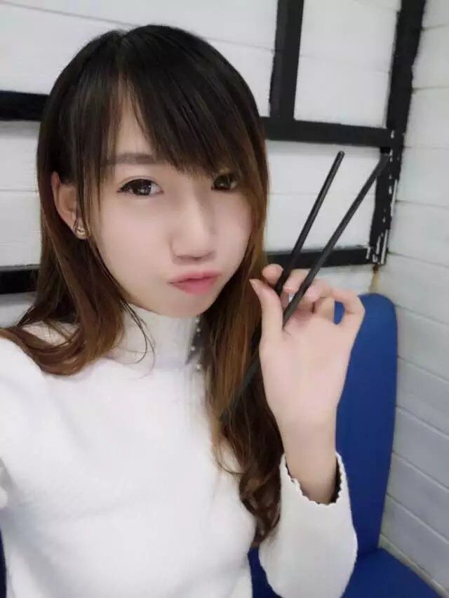 高挑丰满模特真诚寻缘 第1张