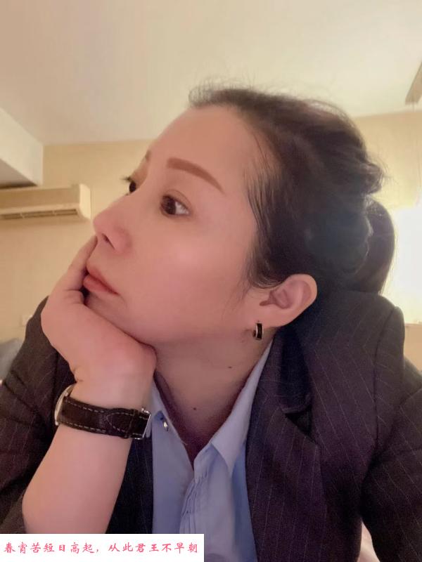 上班的气质少妇 第3张