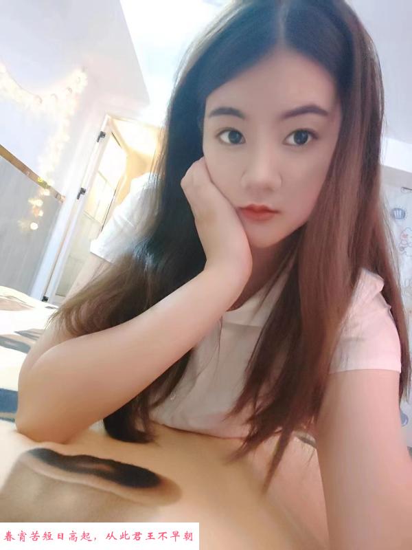 大胸长腿霜霜 第2张