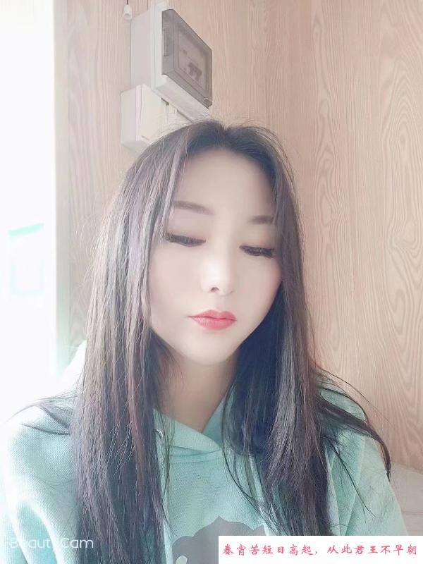 风骚的大奶少妇 第4张