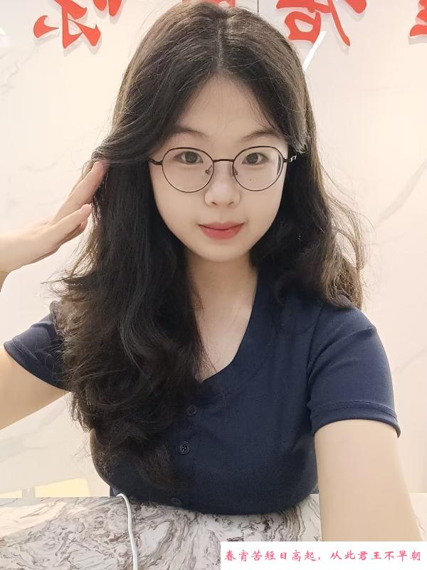 18岁微胖学生妹 第2张