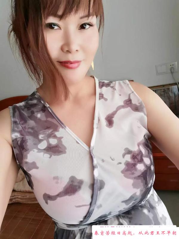 巨乳黑丝熟女 第2张