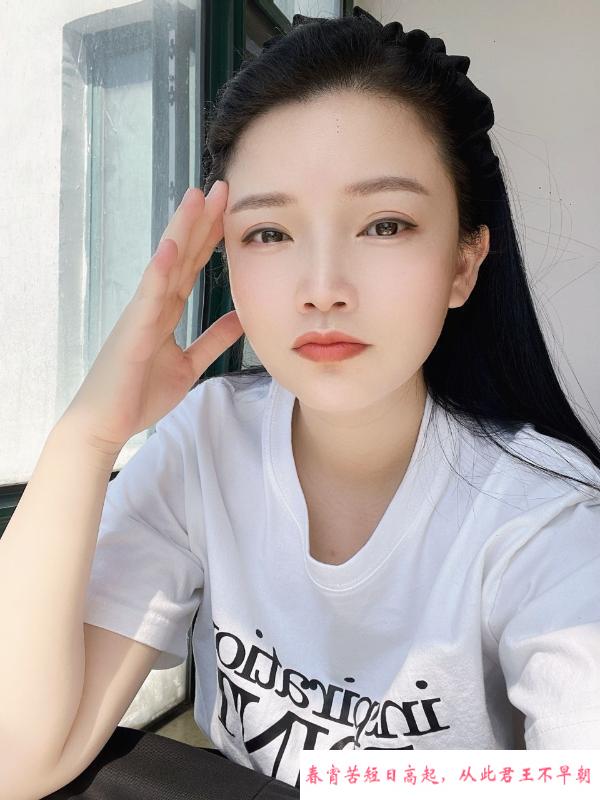 眼镜骚少妇 第1张