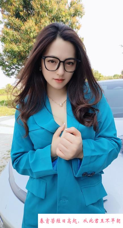 越秀眼镜轻熟妇 第2张