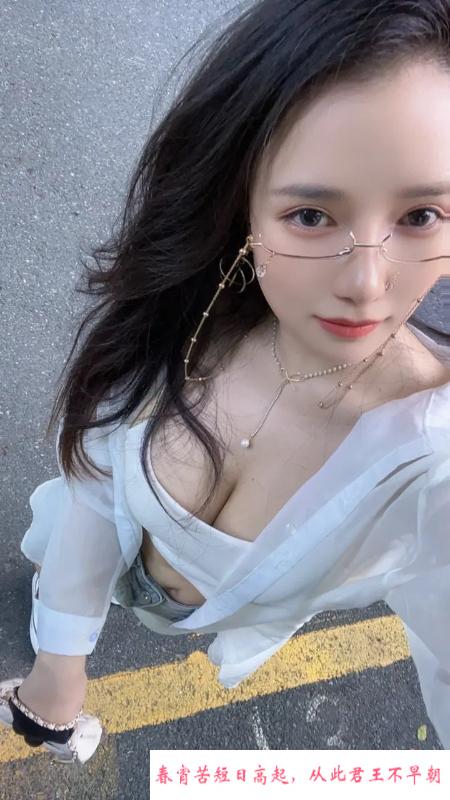 眼镜混血妹爱丽丝 第2张