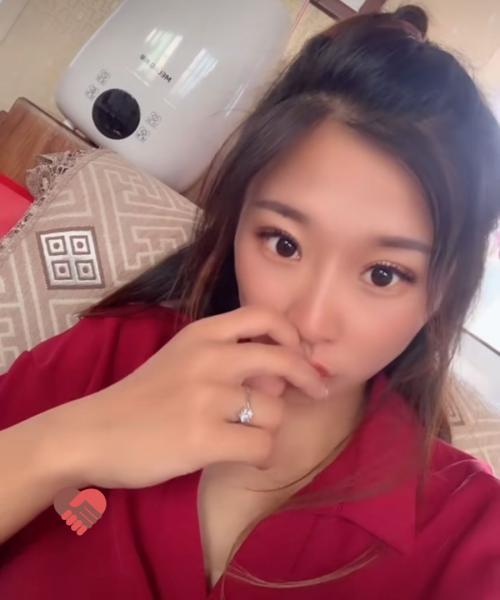 胸大貌美少妇服务态度很好 第1张
