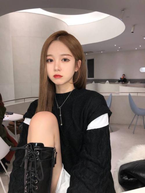上海白净迷人,靓丽骚气,奶大逼紧 第2张