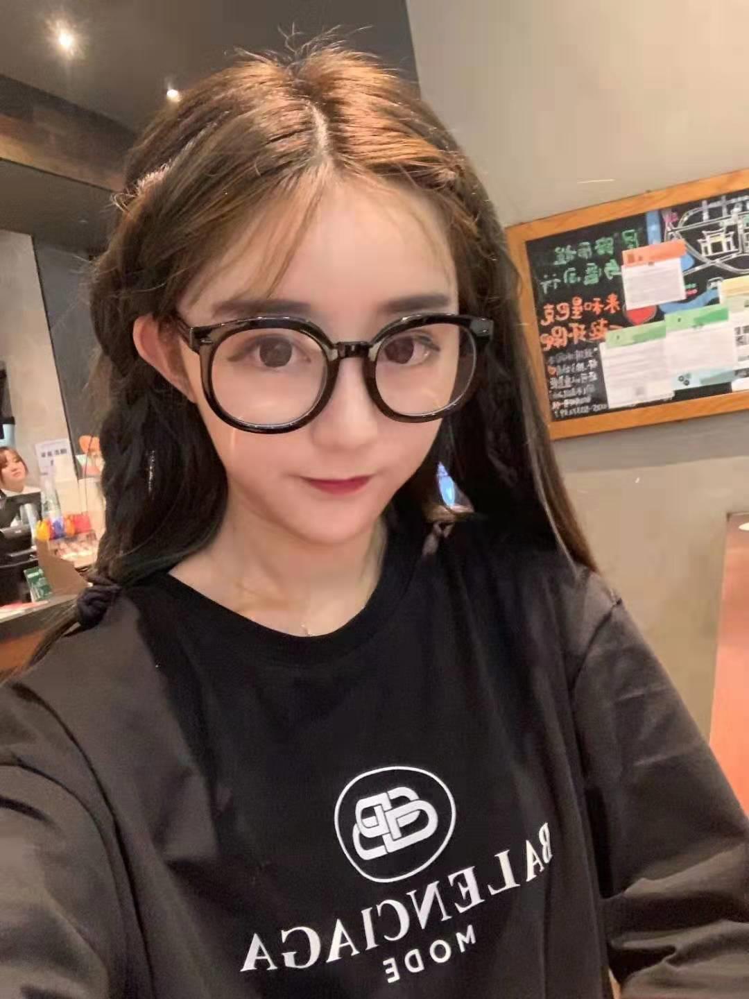 极品双飞小萝莉，超高性价比 第1张