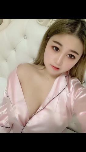 胸大的妹子 第2张