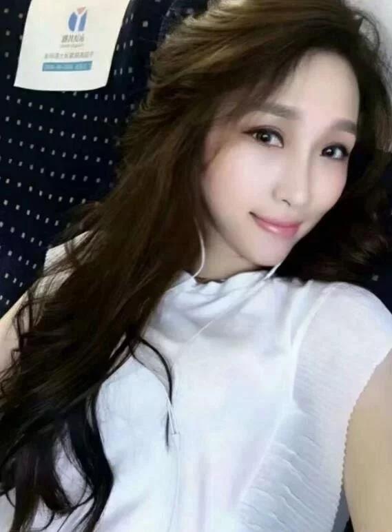 身材火辣妹妹,花样多多玩的开 第1张