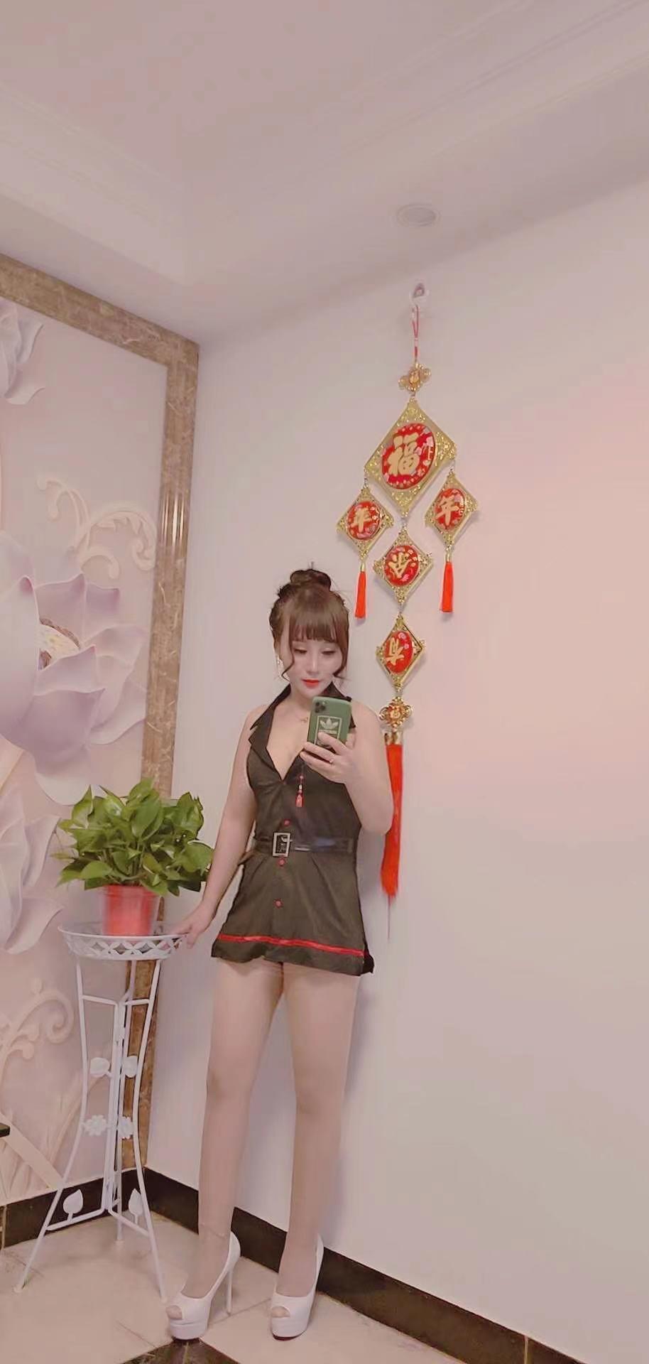 栖霞美女 第1张