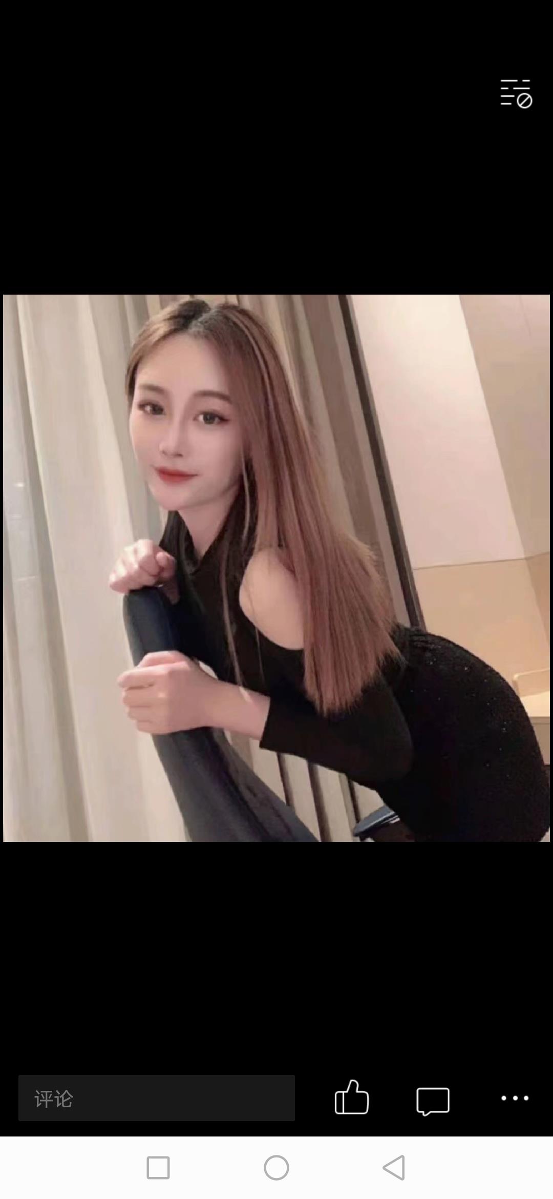 老万达附近美女 第2张