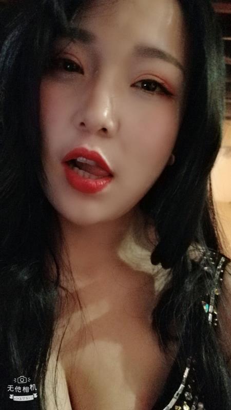 自聊的文静姑娘 第1张