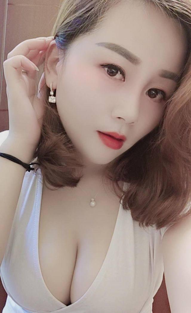 石岩少妇 第1张