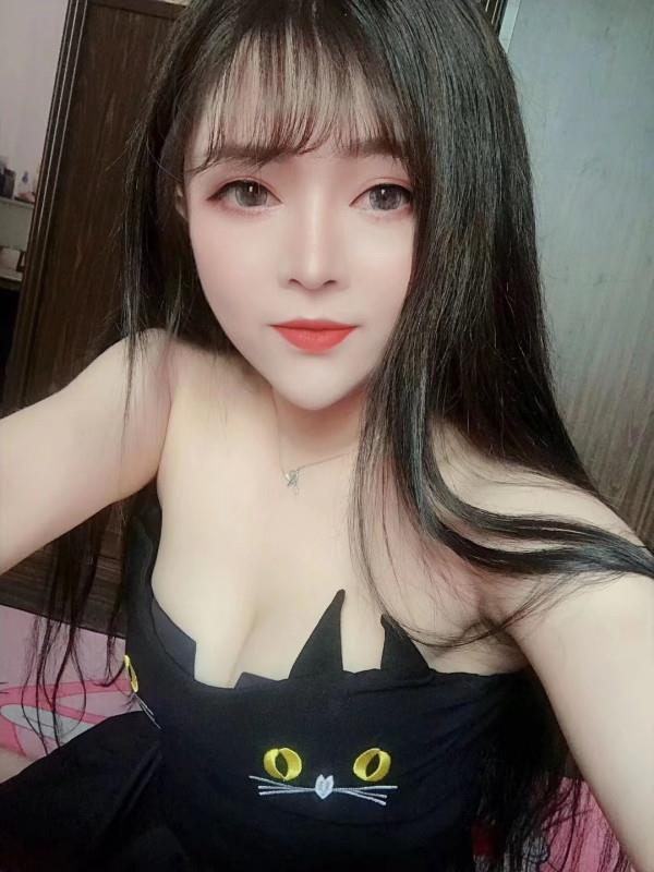 风骚的漂亮熟女 第2张