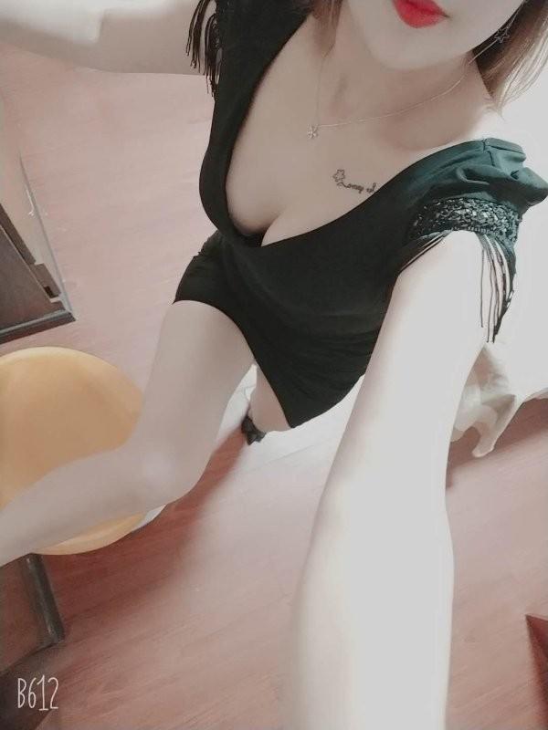 轻熟女性感火辣 第2张