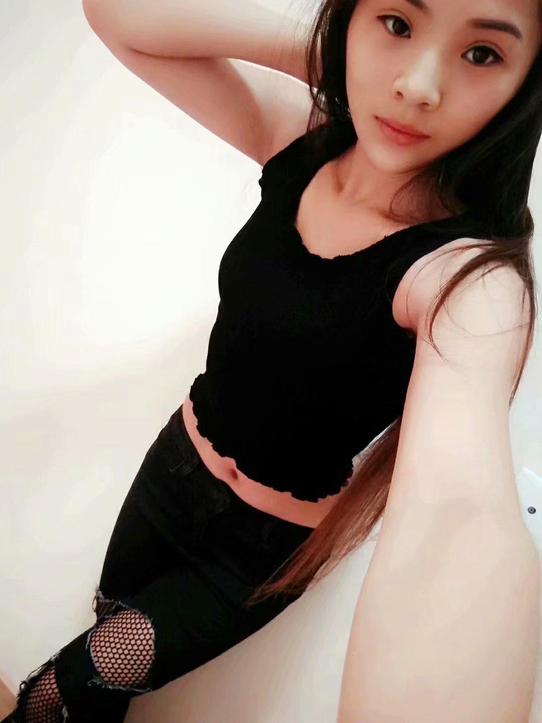 小巧玲珑大长腿妹子 第2张