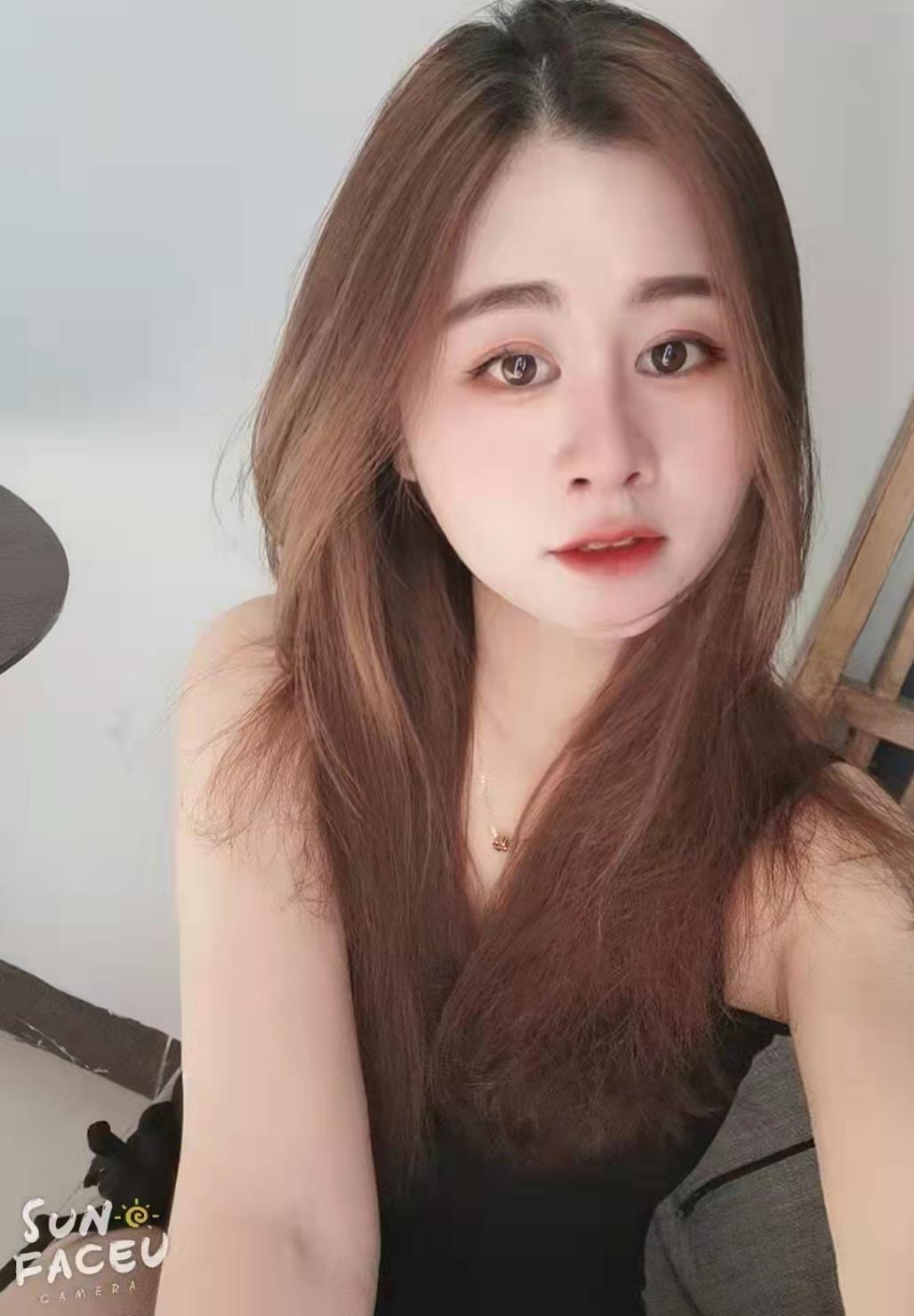 小清纯诗诗，身材惹火，纤细小腰+好看的胸 第2张