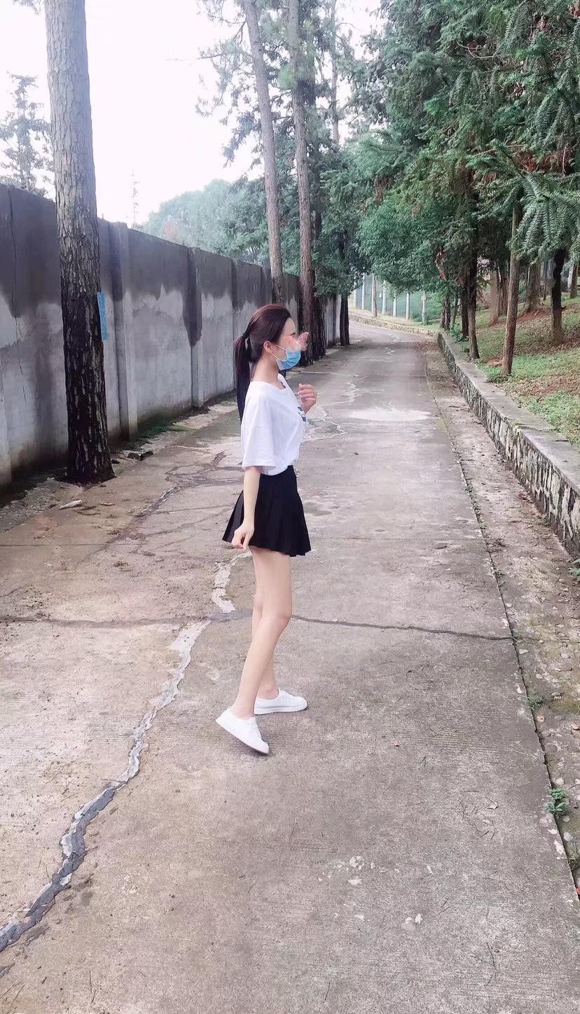 跟风约会小薇娅，肤白肉嫩会撒娇 第1张